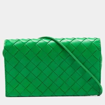 Pre Owned Bottega Veneta Green Intrecciato Leather Flap Wallet On Strap