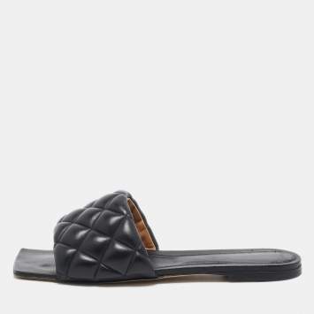 مملوكة مسبقًا Bottega Veneta Black Leather Lido Flat Slides Size 39