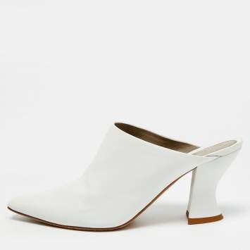 مملوكة مسبقًا Bottega Veneta Almond Size 39 White Leather Pointed Toe Mules
