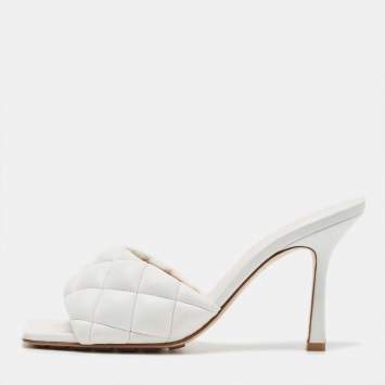 مملوكة مسبقًا Bottega Veneta White Quilted Leather Slide Sandals Size 37.5