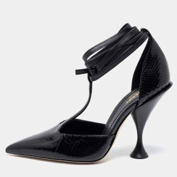 مملوكة مسبقًا Burberry Black Snakeskin Leather Welton T Strap Ankle Wrap Pumps Size 39
