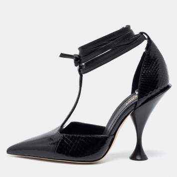 مملوكة مسبقًا Burberry Black Snakeskin Leather Welton T Strap Ankle Wrap Pumps Size 38.5