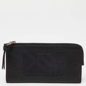 Pre Owned Burberry Black Leather Zip Bifold Wallet