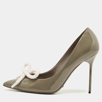 Burberry Blue Patent Leather Finsbury Bow Pointed Toe Pumps Burberry Blue Patent Leather Finsbury Bow Pointed Toe Pumps