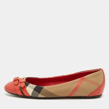 مملوكة مسبقًا Burberry Size 35 Red/Beige Leather and Nova Check Canvas Buckle Detail Ballet Flats