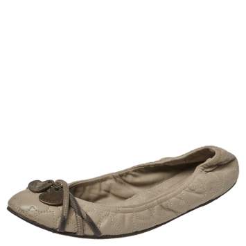 Pre Owned Burberry Beige/Olive Green Leather Heart Charm Scrunch Ballet Flats Size 37
