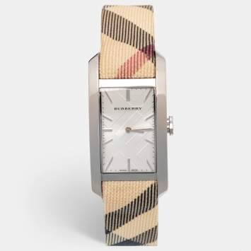 Pre Owned Burberry Silver Stainless Steel Nova Check Canvas BU9403 Women's Wristwatch 25 mm