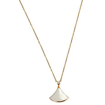 Pre Owned Bvlgari Divas' Dream Diamond Mother of Pearl 18K Yellow Gold Necklace
