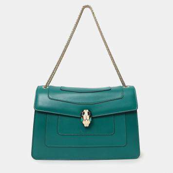 مملوكة مسبقًا Bvlgari Green Leather Medium Serpenti Forever Shoulder Bag