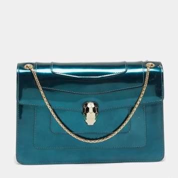 مملوكة مسبقًا Bvlgari Green Patent Leather Medium Serpenti Forever Flap Shoulder Bag