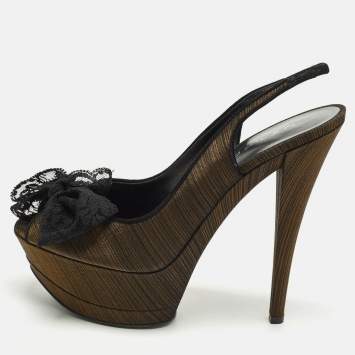 مملوكة مسبقًا Casadei Bow Size 39 Gold/Black Fabric and Lace Platform Sandals