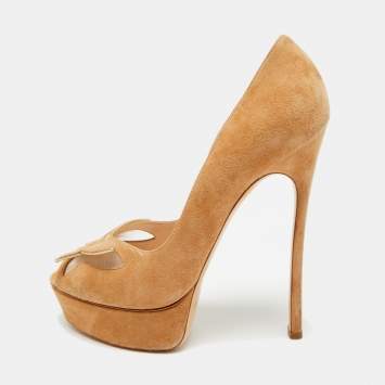 مملوكة مسبقًا Casadei Size 40 Beige Suede Butterfly Platform Peep Toe Pumps