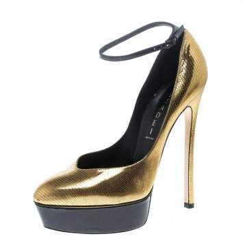 مملوكة مسبقًا Casadei Metallic Embossed Gold Leather Ankle Strap Platform Pumps Size 39