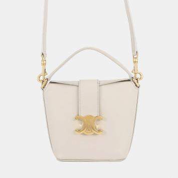 مملوكة مسبقًا حقيبة سيلين تريومف جلد رمادي فاتح صغيرة يمكن حملها بطريقتين