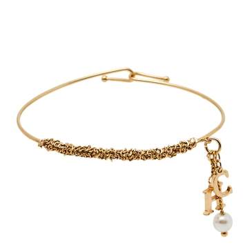 Pre Owned CH Carolina Herrera Logo and Faux Pearl Charm Gold Tone Bracelet 