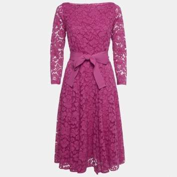 مملوكة مسبقًا فسـتـان واسـع مـع حـزام دانتيل وردي سـي إتـش كارولينا هـيـريـرا مـقـاس صـغـيـر - اكسترا صغـيـر