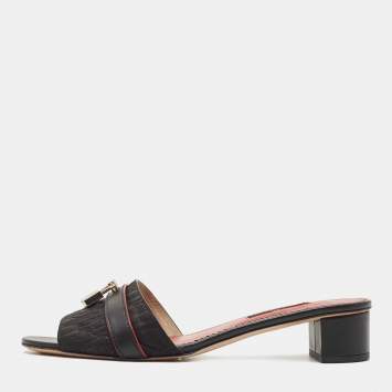 Pre Owned CH Carolina Herrera Black Monogram Leather Traveller Locked Slide Sandals Size 40