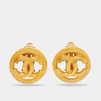 Pre Owned Chanel CC Gold Tone Round Clip-on Stud Earrings