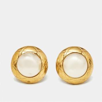 Pre Owned Chanel Faux Pearl Gold Tone Round Clip-on Earrings
