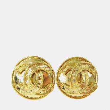مملوكة مسبقًا Chanel Button Earrings Clip-On Gold