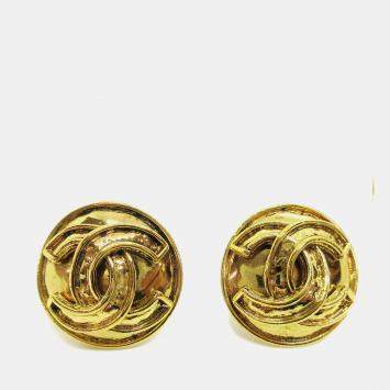 مملوكة مسبقًا Chanel Button Earrings Clip-On Gold