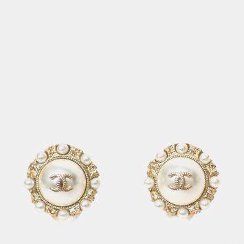 مملوكة مسبقًا أقراط شانيل CC بشعار لؤلؤ صناعي نغمة ذهبية 