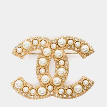 Pre Owned Chanel 2021 Gold Tone Metal/Faux Pearl CC Brooch