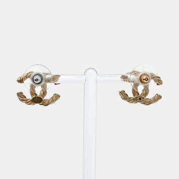 مملوكة مسبقًا Chanel Gold Plated Logo Earrings