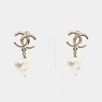 مملوكة مسبقًا أقراط شعار اللؤلؤ شانيل