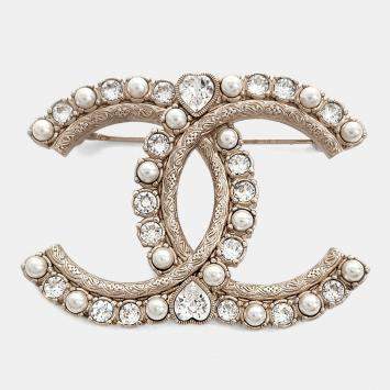 Pre Owned Chanel Logo Gold Tone Brooch