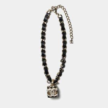 مملوكة مسبقًا Chanel Choker with CC Logo Cube Pendant
