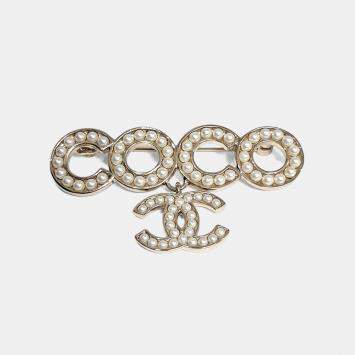 Pre Owned دبوس شانيل بيرل كوكو