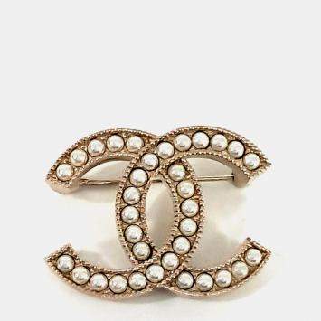 Pre Owned Chanel CC Logo Gold  Pearl Brooch
