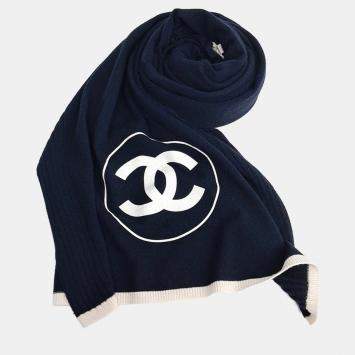مملوكة مسبقًا Chanel CC Navy Blue Cashmere Scarf
