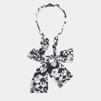 مملوكة مسبقًا Chanel Black, White Hairband AA8847