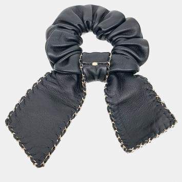 مملوكة مسبقًا Chanel CC Black Leather Hairband