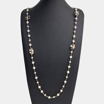 Pre Owned Chanel pearl necklace
