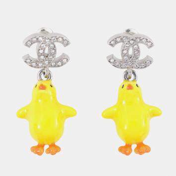 Pre Owned Chanel Cc Logo Chick Motif Earrings Silver/Yellow Gold Plated Resin Rhinestone