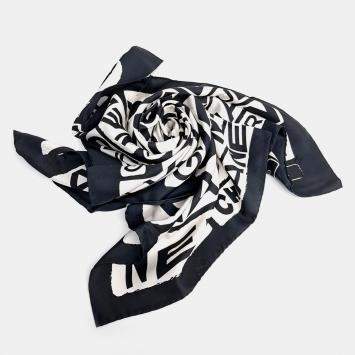 Pre Owned Chanel Black/White Silk Scarf