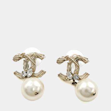 Pre Owned Chanel metal earrings