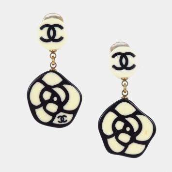 Pre Owned Chanel Camellia 03P CC Off -white Black Acrylic Drop Clip -On Earrings