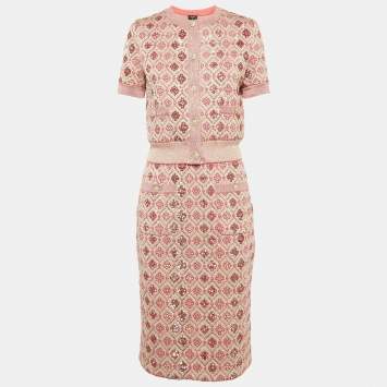 Pre Owned طقم تنورة شانيل بترتر وردي مزين بحياكة لوريكس مقاس متوسط