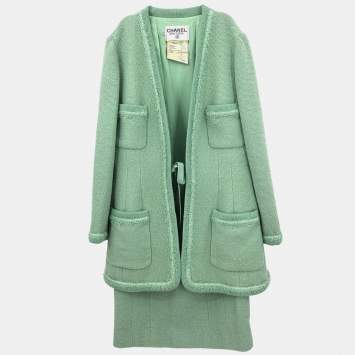 مملوكة مسبقًا بدلة تنورة جاكيت شانيل أخضر فاتح #42