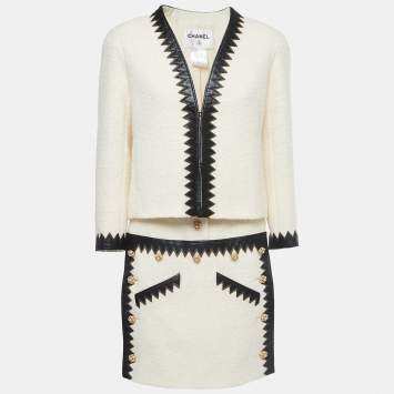 مملوكة مسبقًا Chanel Cream Boucle Wool Leather Trimmed Salzburg Skirt Suit L/M