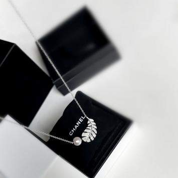 Chanel Feather Design Diamond Pearl Platinum Pendant Necklace 