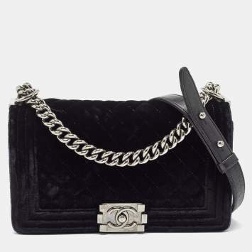 مملوكة مسبقًا Chanel Black Quilted Velvet Medium Boy Flap Bag