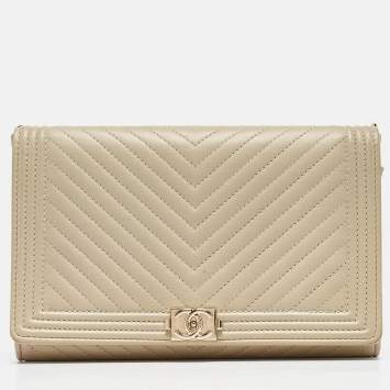 Pre Owned Chanel Cream Quilted Leather Boy Wallet On Chain