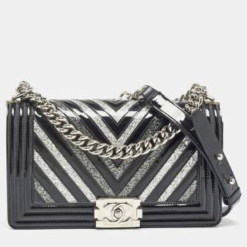 Pre Owned Chanel Black/Silver Chevron Patent Leather Medium Boy Flap Bag