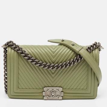 Pre Owned Chanel Green Chevron Leather Medium Boy Flap Bag