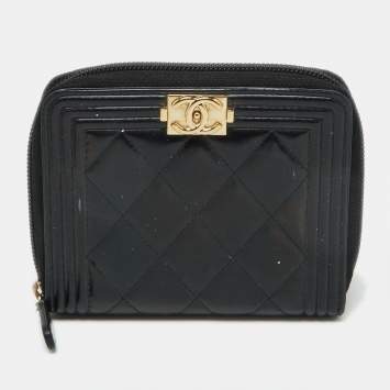 مملوكة مسبقًا Chanel Black Quilted Patent Leather Boy Zip Around Wallet